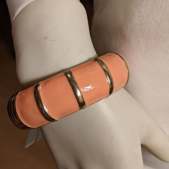 Vintage light orange bangle cuff clap bracelet - Picture 2 of 9